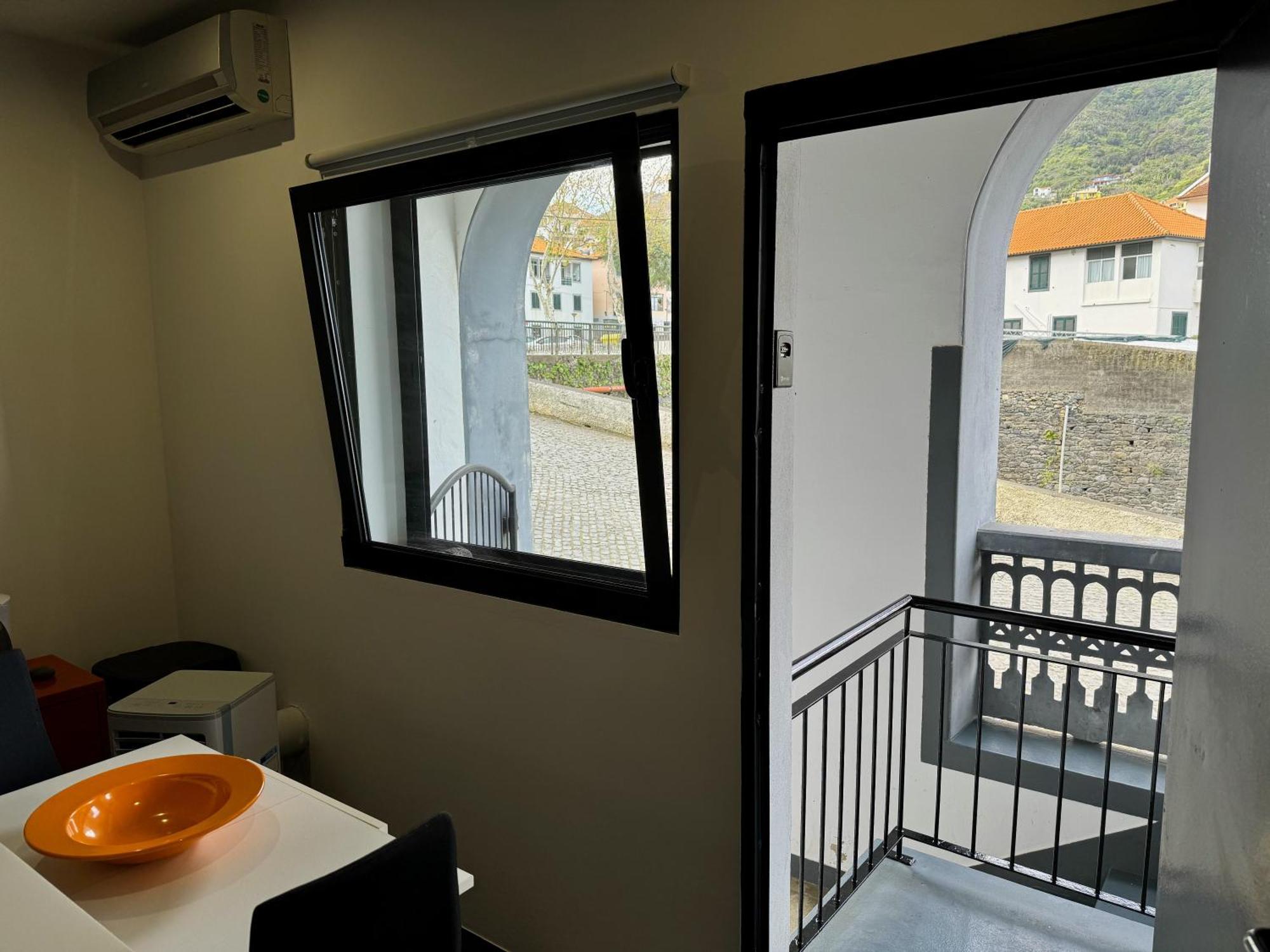 Sea Breeze Studios Porto Da Cruz Exteriér fotografie